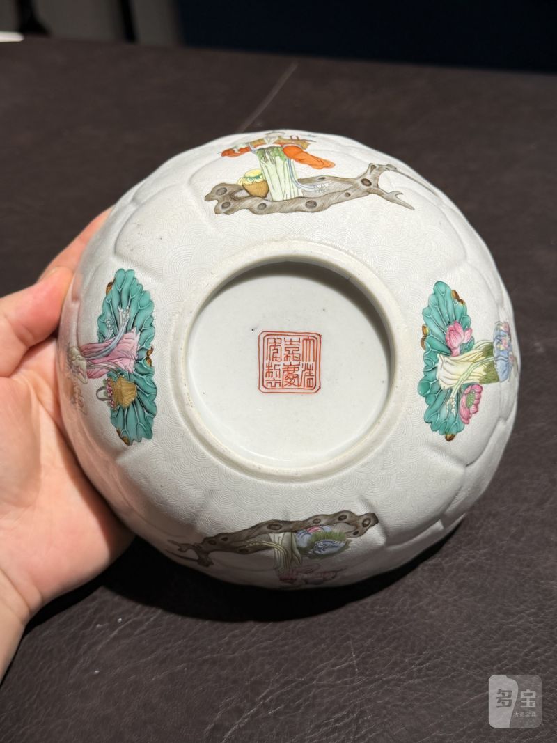 清嘉庆 白轧道粉彩“仙女乘槎”莲瓣碗 - 图11